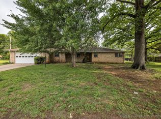 2500 Summit Rd S, Bartlesville, OK 74006