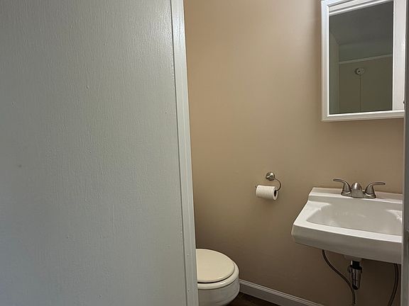 4th image of 1415 Woodlawn Dr #3