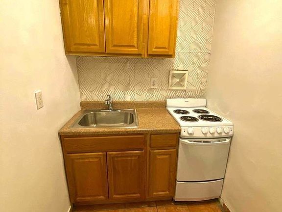 3rd image of 878 Lexington Ave #2A