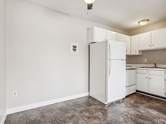 2nd image of 1427 Ford Ave #3