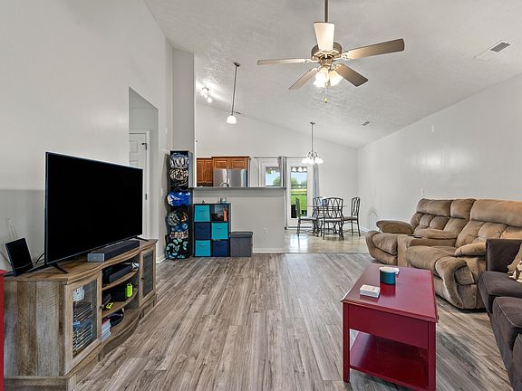 3rd image of 1044 Winding Oak Trl