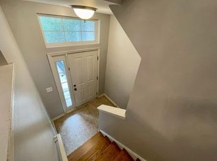 540 Grosvenor Ln, Aurora, IL 60504