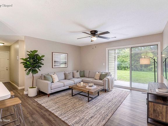 5th image of 70 Creekwood Dr Unit 4
