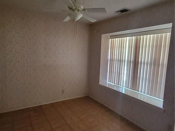 5th image of 2825 Iris Ave