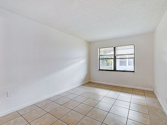 5th image of 1100 SW 4th Ave APT 12B