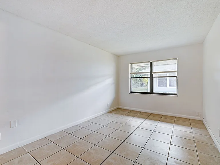 Fall Ridge Apartments — Photo 7