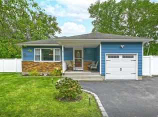 6 Floradora Dr, Mastic, NY 11950