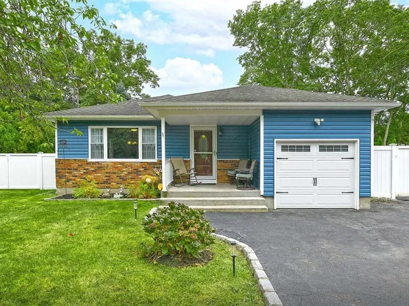 6 Floradora Drive, Mastic, NY 11950