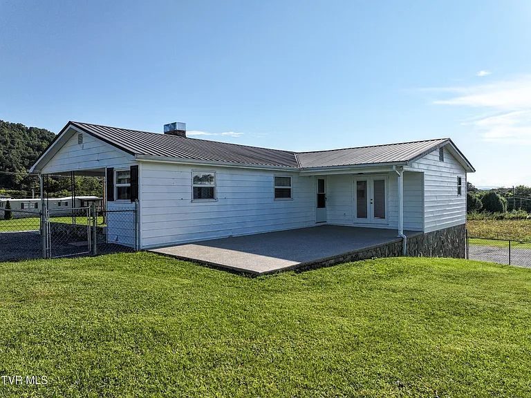 215 White Sands Rd — Photo 3