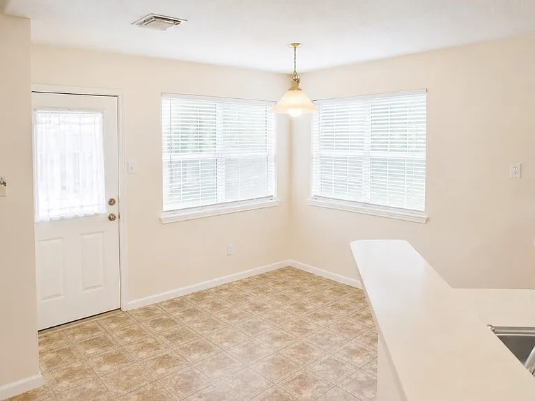 15154 Kingsbridge Way — Photo 10