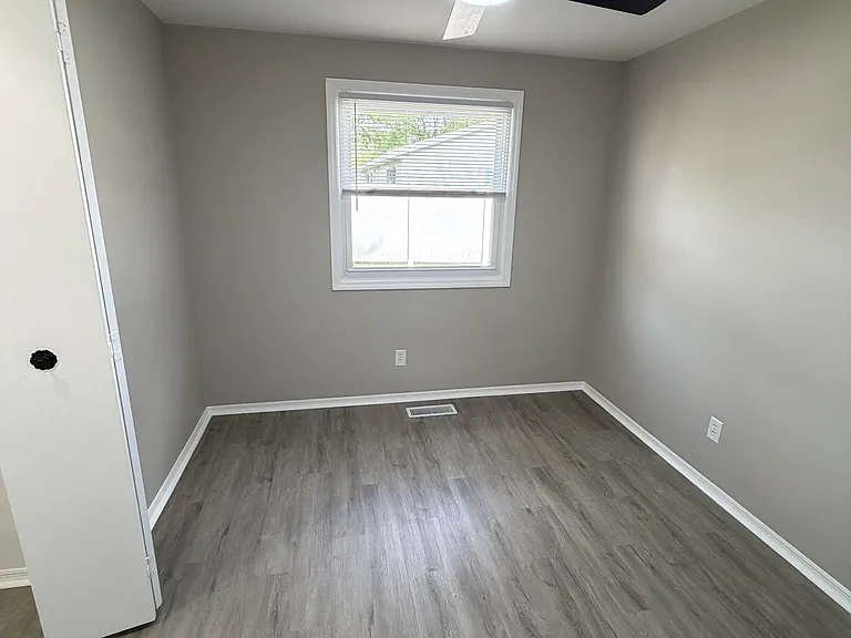 2504 Campbell Dr — Photo 17