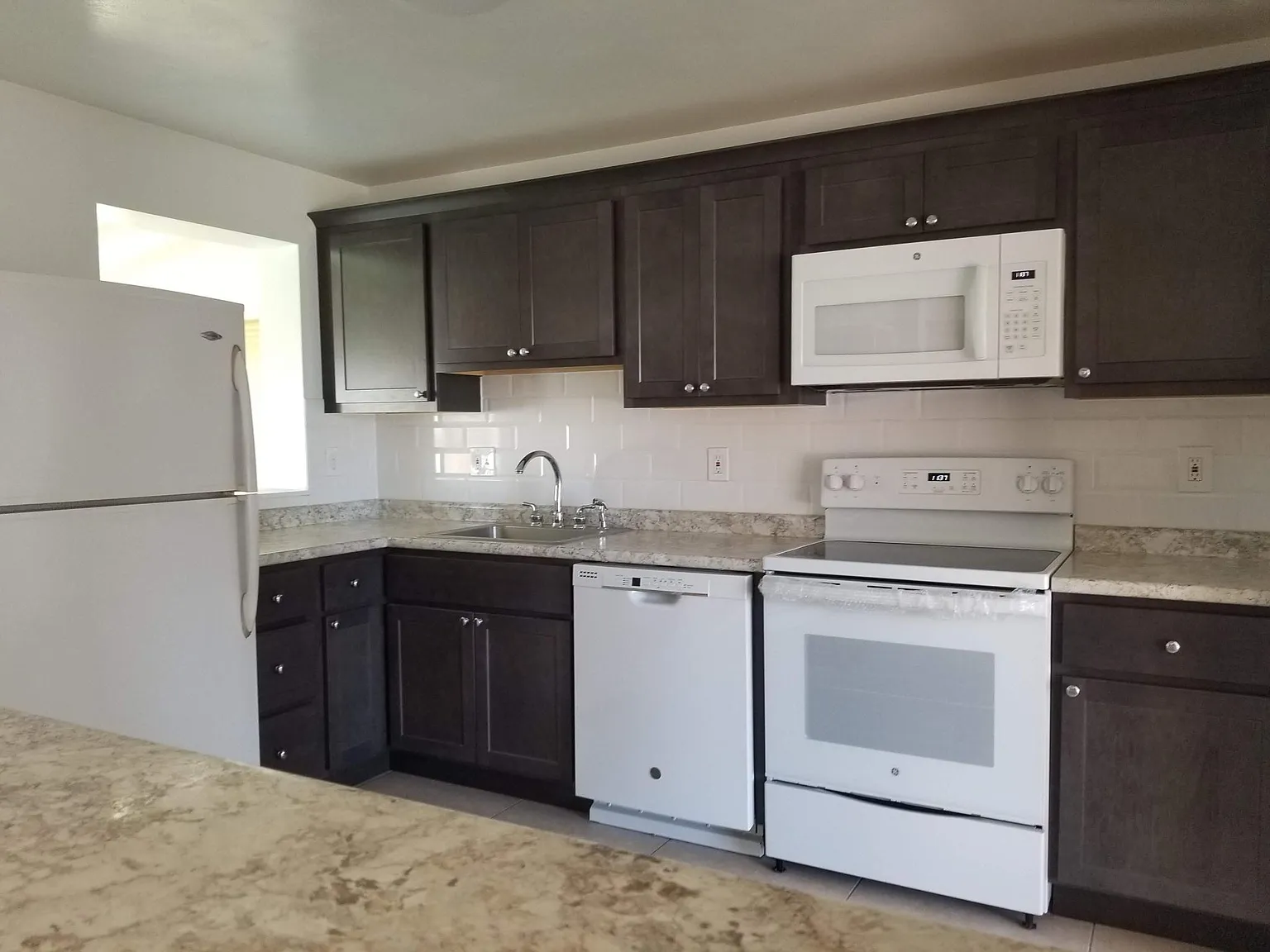 2 bed, 975 sqft, $1,620 — Photo 3