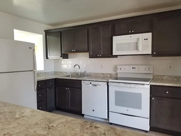 8915 Seneca Ave — Photo 3