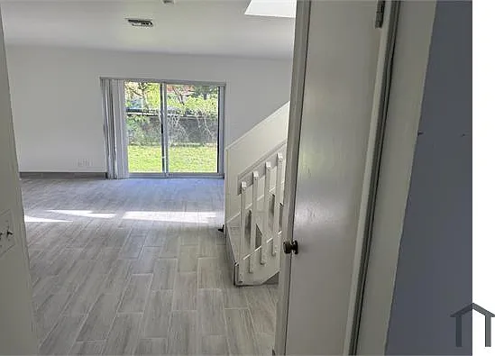 3 bed, 1347 sqft, $3,100 — Photo 2
