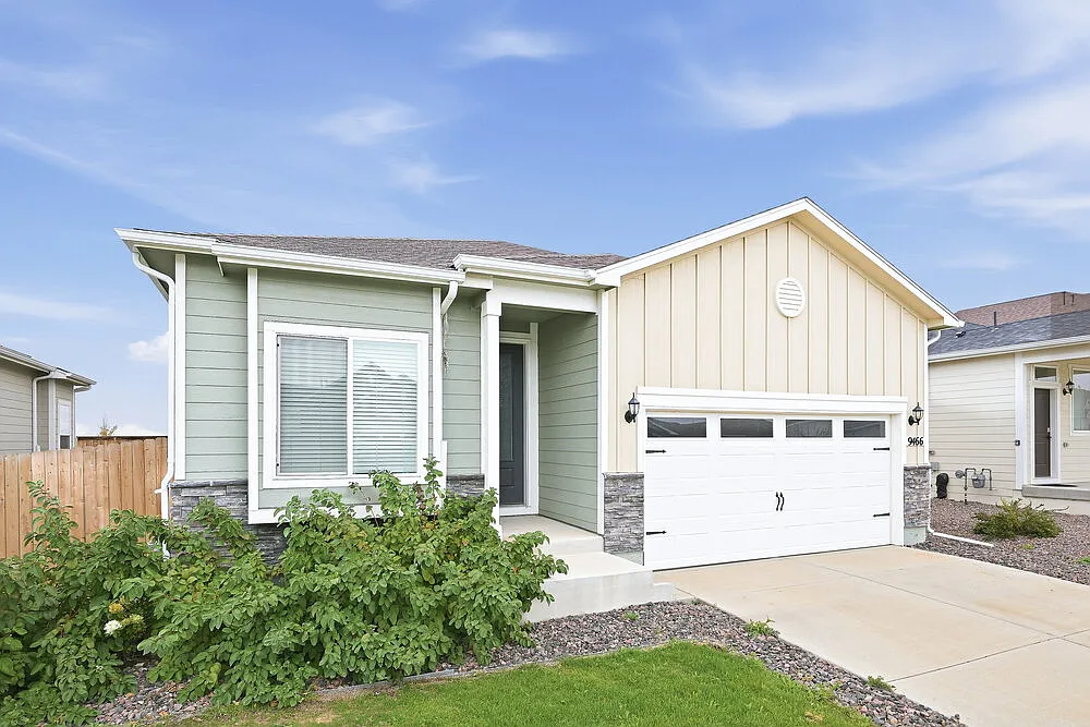 3 bed, 2.0 bath, 1476 sqft, $2,635 — Photo 2