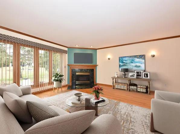 7311 West Mequon Square DRIVE, Mequon, WI 53092