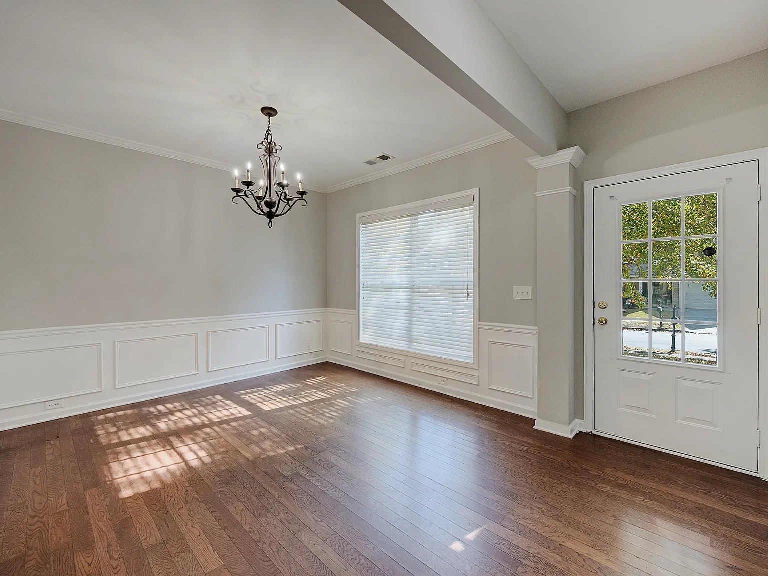 4 bed, 2.5 bath, 2000 sqft, $2,150 — Photo 4