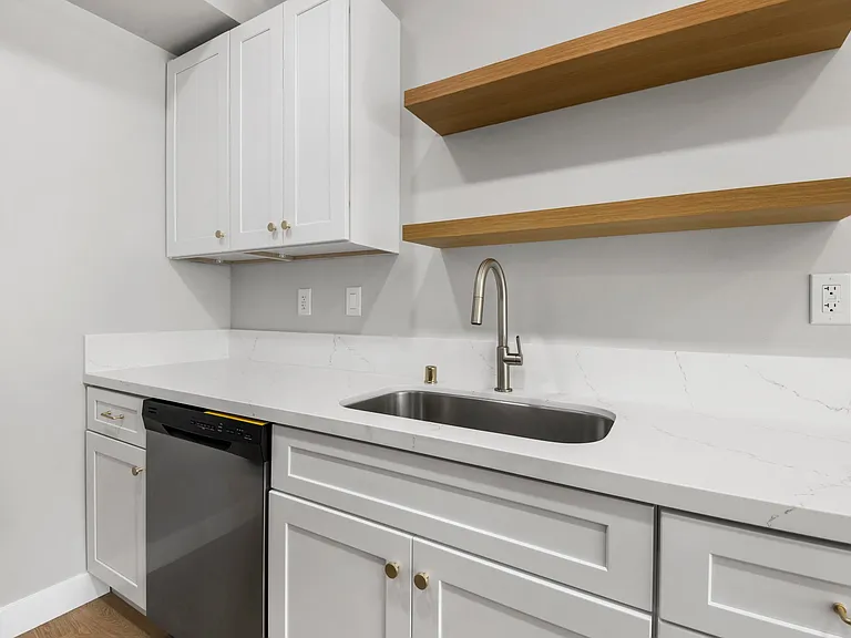 1107 E 3rd St #9 — Photo 2