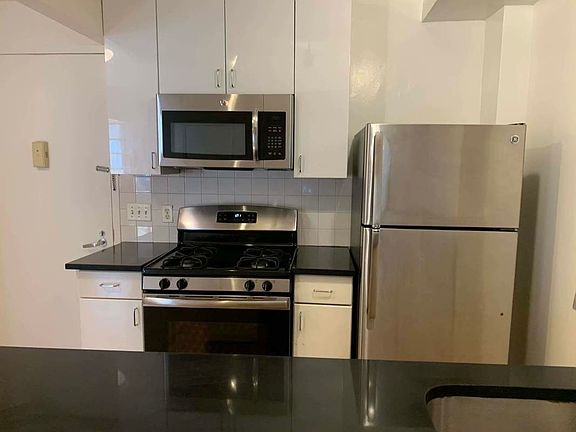 3rd image of 190 E 7th St #118A