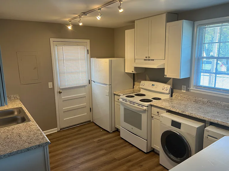 1104 Argyle Ave #A — Photo 5