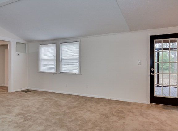 5th image of 207 River Bend Dr