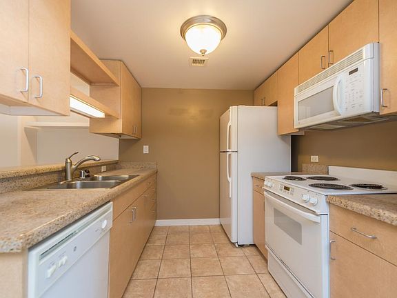 3rd image of 425 W Beech St Unit 322