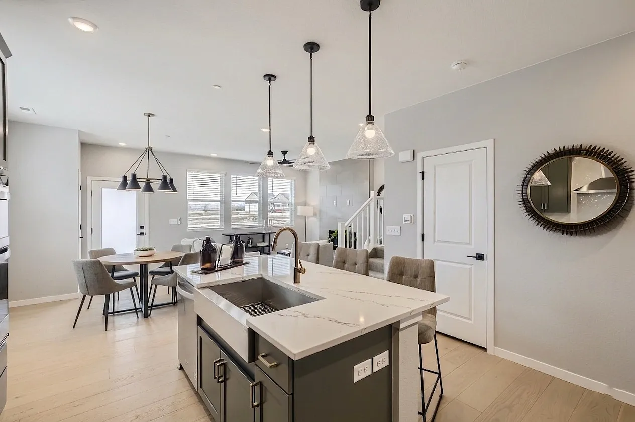 3 bed, 2.5 bath, 1555 sqft, $2,600 — Photo 3