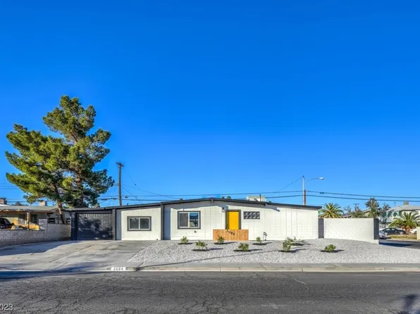 2084 Golden Arrow Dr, Las Vegas, NV 89169