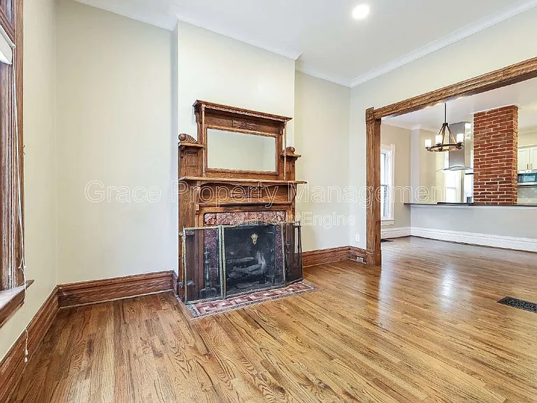 212 W Irvington Pl — Photo 3