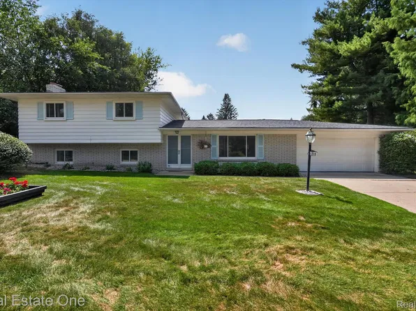 219 Allen Lake Dr, White Lake, MI 48386