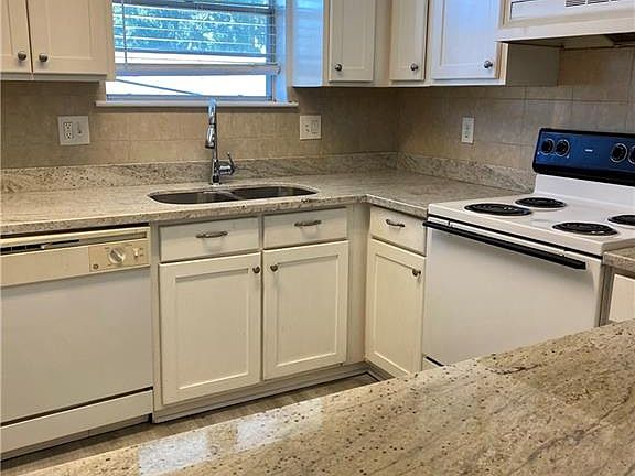 3rd image of 712 Carrollton Ave APT D
