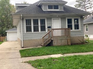 339 Elm St, Elgin, IL 60123