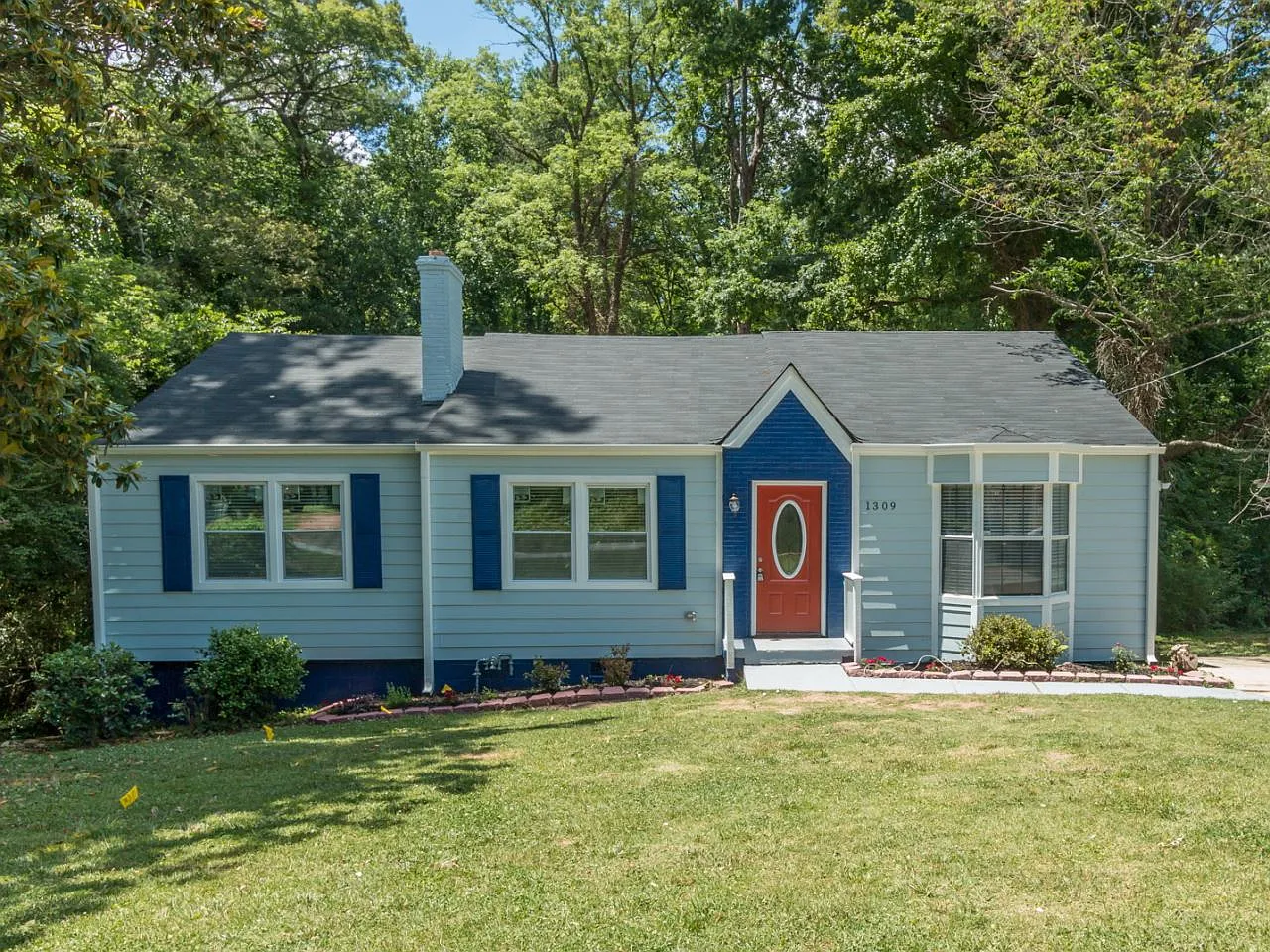 1309 Lockhaven Cir SW photo 1