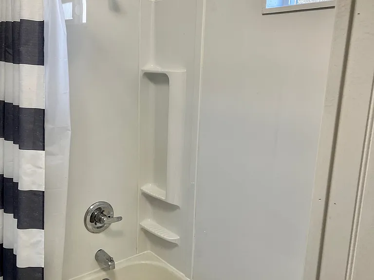 Bathroom - shower/tub
