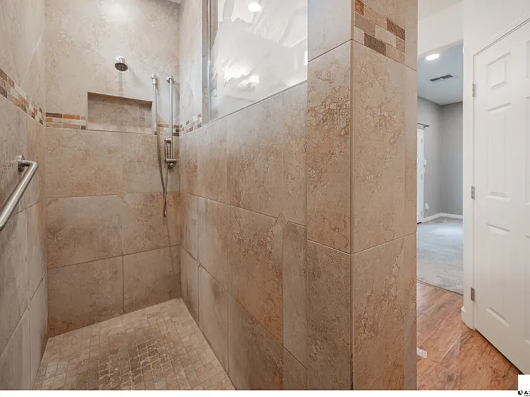 7111 S 21st Dr — Photo 17