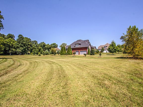 4th image of 2307 Lucerne Ln