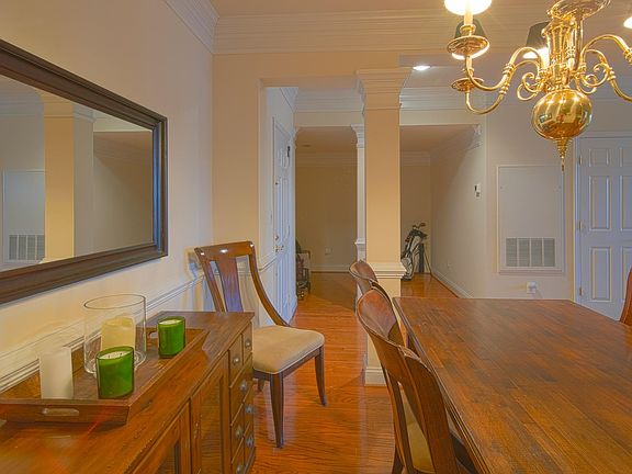 3rd image of 828 Slaters Ln APT 208