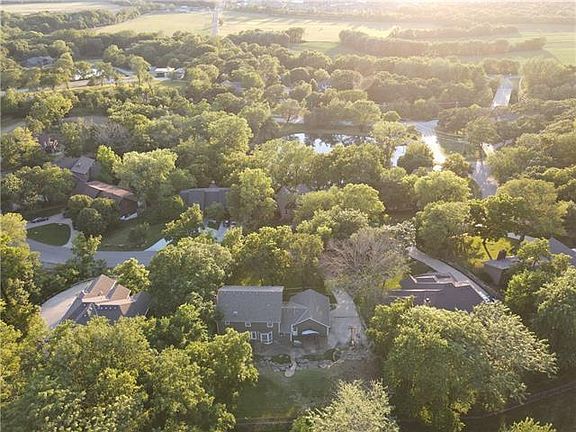 2nd image of 15829 Meadow Ln