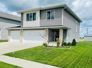 85 5th St E, Horace, ND 58047
