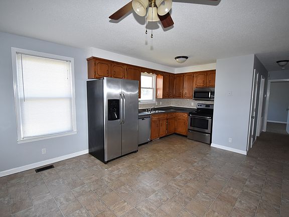 5th image of 577 Donna Dr