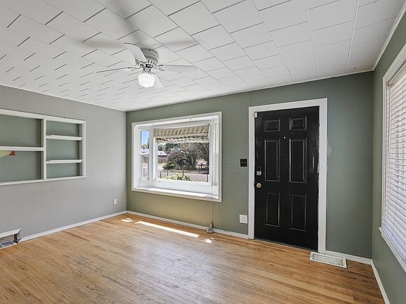 2nd image of 923 E Nebraska Ave
