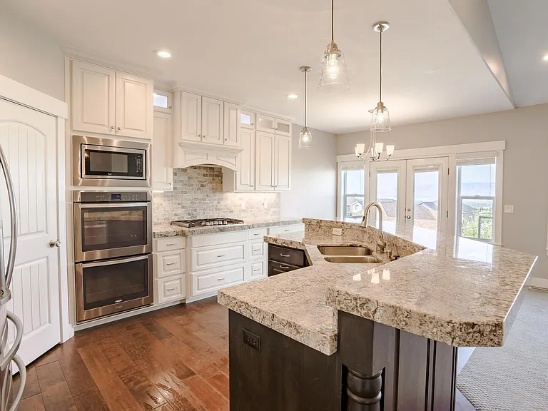 10431 Avondale Dr — Photo 2