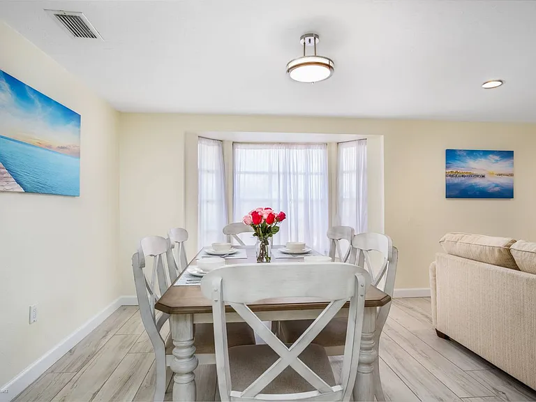 6836 Roxbury Dr — Photo 14