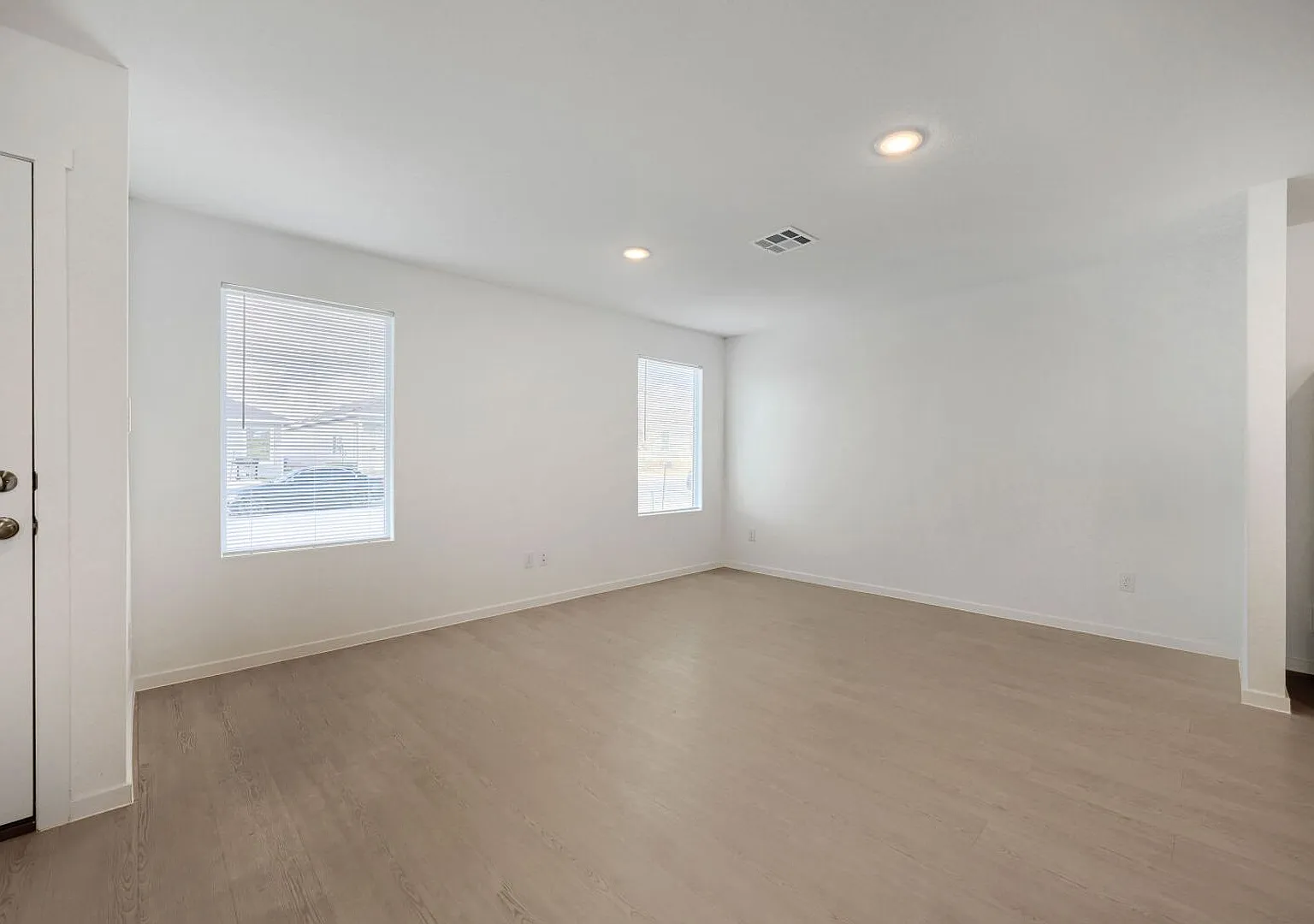 3 bedroom for rent near Braunig lake! — Photo 3