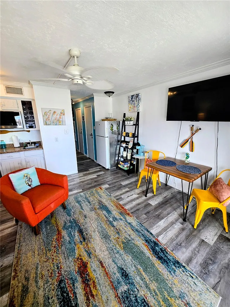 1 bed, 420 sqft, $1,250 — Photo 3