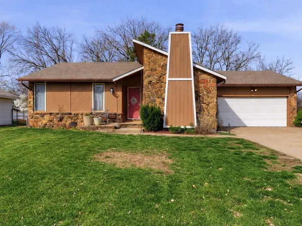 719 N Briarwood Rd, Derby, KS 67037