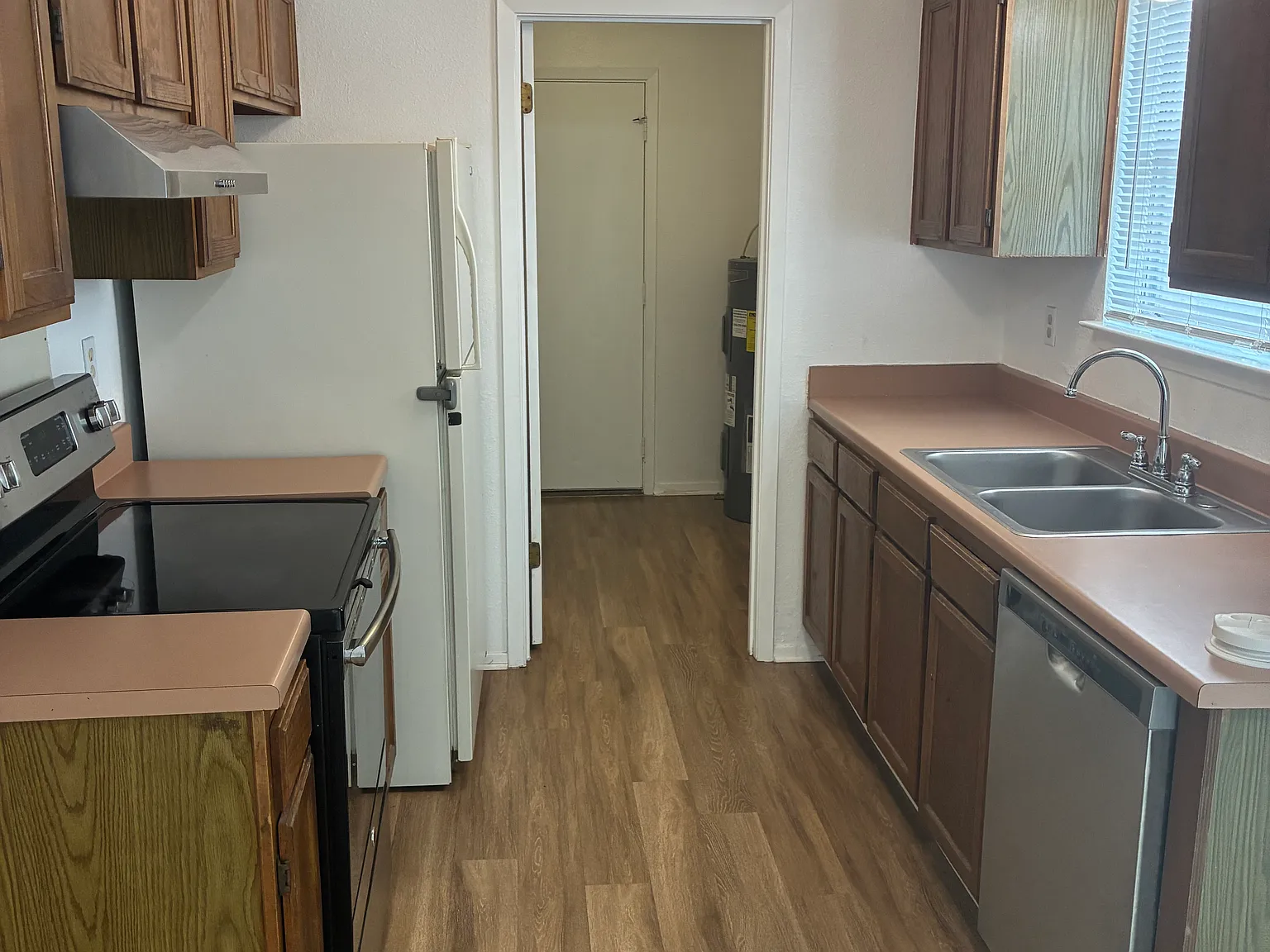 2 bed, 900 sqft, $1,500 — Photo 3