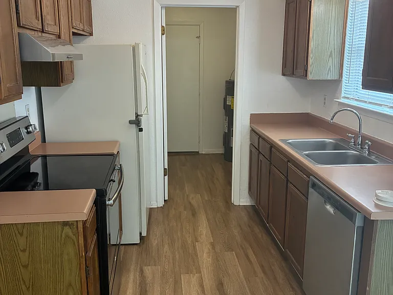 2706 Aftonshire Way #B — Photo 3