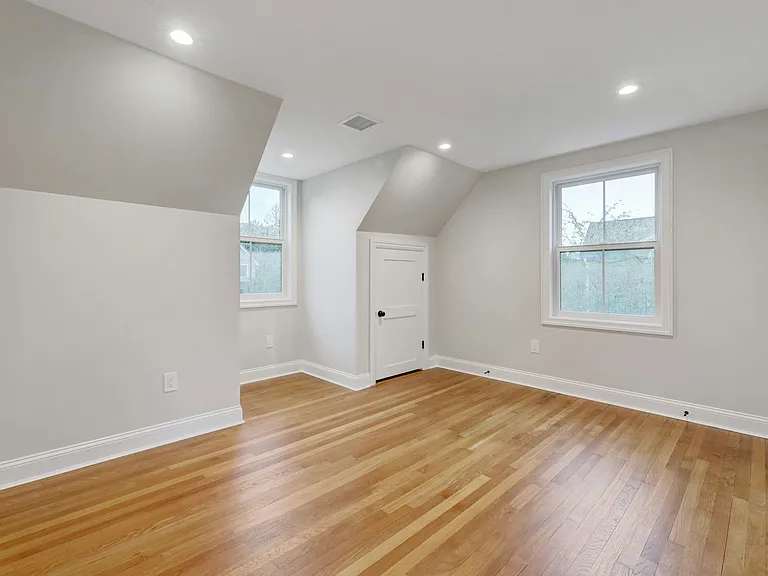 134 Johnson Ave — Photo 23