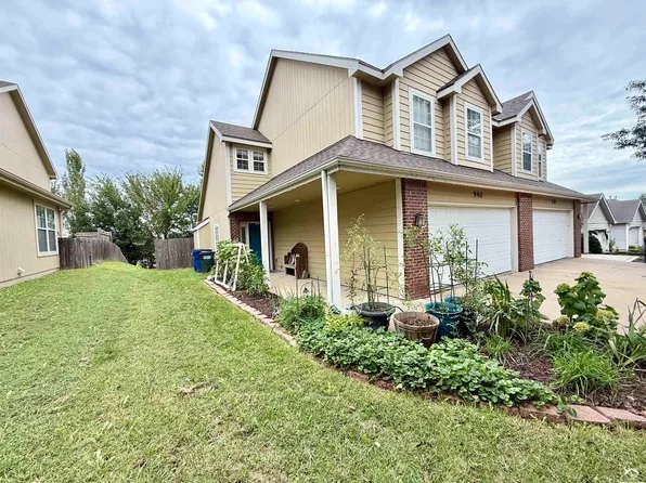 940 N Field Stone Dr, Lawrence, KS 66049